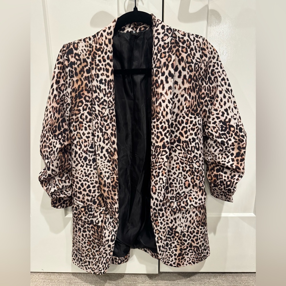 Revolve Venti6 Leopard Print Women's Blazer with Scrunch Sleeves